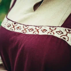 Leonardo Carbone Hangeroc Svanhild, Rouge -Vêtements Viking Soldes Magasin hangeroc svanhild rouge 2