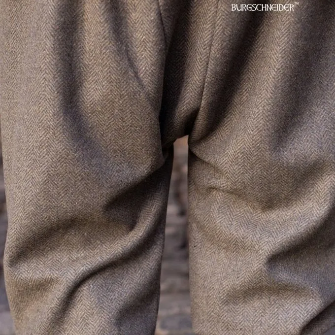 Burgschneider Pantalon Viking à Motif De Chevrons Tilda, Gris Olive 5 Burgschneider Pantalon Viking à Motif De Chevrons Tilda, Gris Olive – Image 3