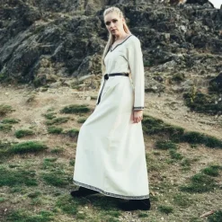 Leonardo Carbone Robe Médiévale Ancienne Aelswith, Naturelle 9 Leonardo Carbone Robe Médiévale Ancienne Aelswith, Naturelle -Vêtements Viking Soldes Magasin robe medievale ancienne aelswith naturelle 1