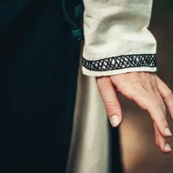 Leonardo Carbone Robe Médiévale Ancienne Aelswith, Naturelle 12 Leonardo Carbone Robe Médiévale Ancienne Aelswith, Naturelle -Vêtements Viking Soldes Magasin robe medievale ancienne aelswith naturelle 4