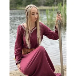 Leonardo Carbone Robe Médiévale Précoce Aelswith, Rouge -Vêtements Viking Soldes Magasin robe medievale precoce aelswith rouge 3