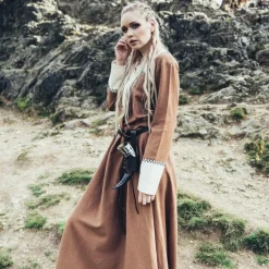 Leonardo Carbone Robe Viking Lagertha, Sable -Vêtements Viking Soldes Magasin robe viking lagertha sable 3
