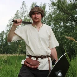 Leonardo Carbone Tunique Uhtred, Crème -Vêtements Viking Soldes Magasin tunique uhtred creme 2